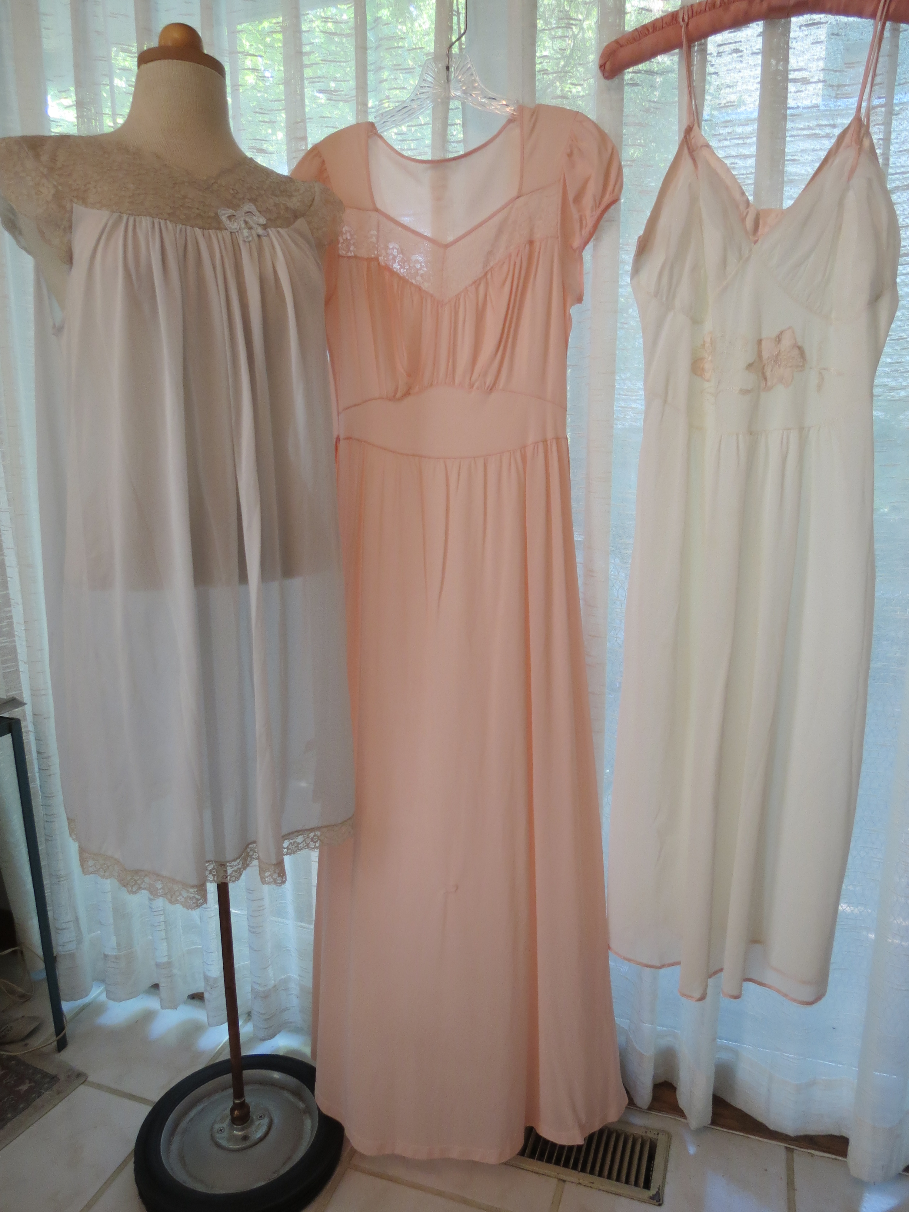 TRUE VINTAGE NIGHTGOWNS - 1940'S TO 1950'S