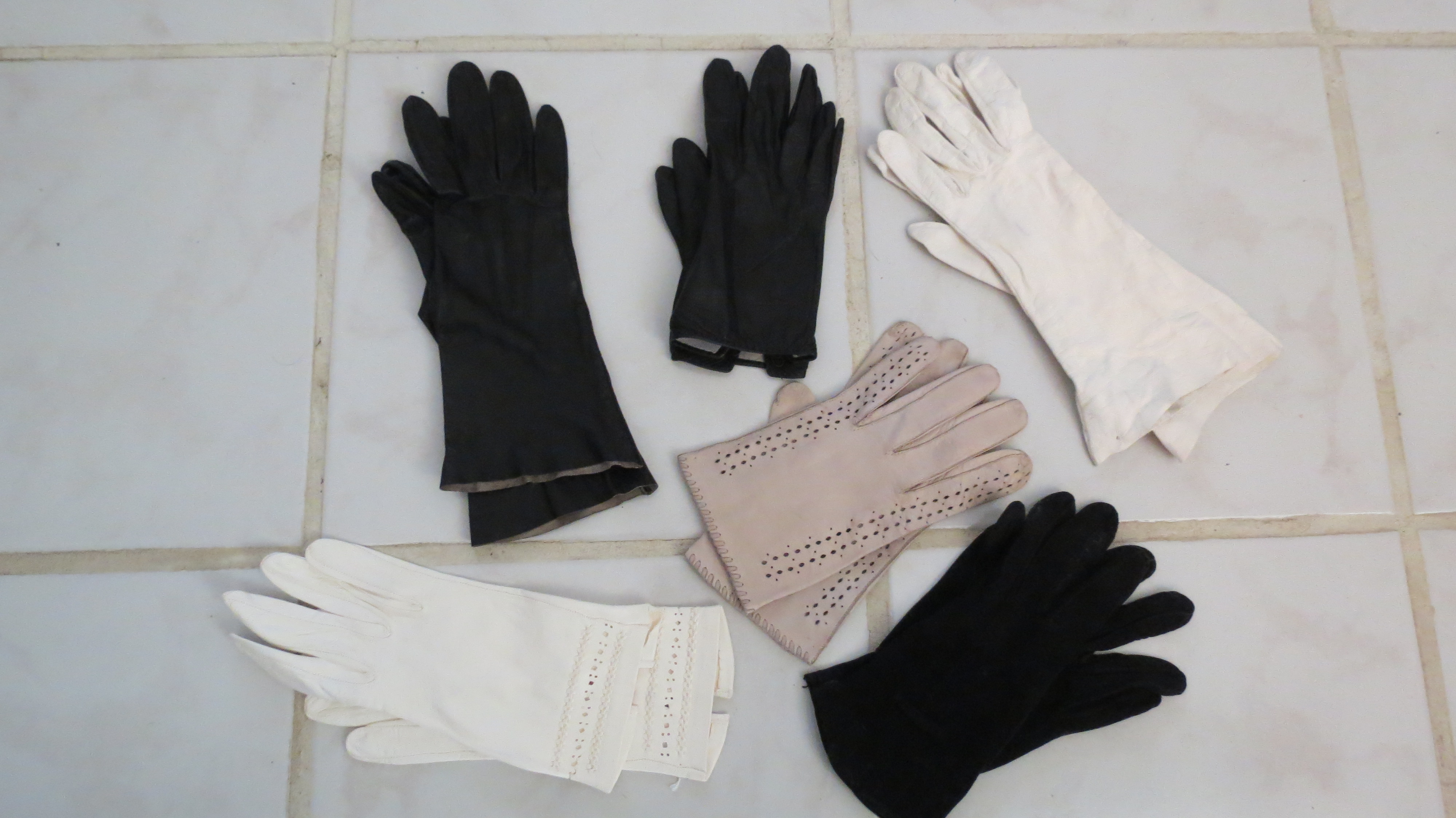 ELEGANT TRUE VINTAGE GLOVES FROM THE 1950'S &amp; '60'S - AN ACCESSORY WORTH COLLECTING
